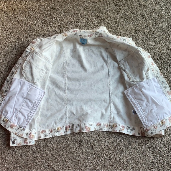 CeCe Denim White Duchess Floral Denim Jacket - Picture 9 of 12